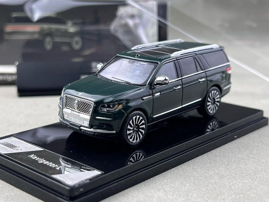 Shadow 1:64 Green Navigator L Full Sized SUV Model Diecast Metal Car New Collection