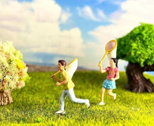 Load image into Gallery viewer, 1:64 Painted Figure Model Miniature Resin Diorama Sand Outdoor Family Activity
