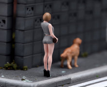 Load image into Gallery viewer, 1:64 Painted Figure Model Miniature Resin Sand Lady Beauty Suit Woman Sunglasses
