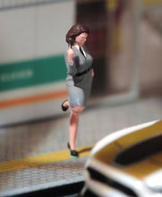 Load image into Gallery viewer, 1:64 Painted Figure Model Miniature Resin Diorama Sand Lady Female Agent Beauty Collection
