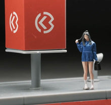 Load image into Gallery viewer, 1:64 Painted Figure Mini Model Miniature Resin Diorama Sand Girl In Blue Hoodies New
