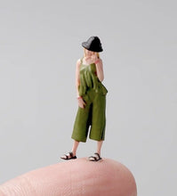 Load image into Gallery viewer, 1:64 Painted Figure Mini Model Miniature Resin Diorama Sand Blond Hair Girl Toy New
