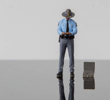 Load image into Gallery viewer, 1:64 Painted Figure Model Miniature Resin Diorama Policeman Police Officers Set
