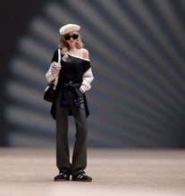 Load image into Gallery viewer, 1:24 Painted Figure Model Miniature Resin Diorama Blond Sunglasses Casual Woman

