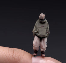 Load image into Gallery viewer, 1:64 Painted Figure Model Miniature Resin Sand Diorama Trendy Cool Style Couple
