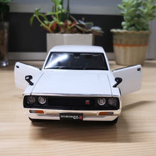 Load image into Gallery viewer, Maisto 1:24 JDM White 1973 Skyline 2000 GTR Sport Model Toy Diecast Metal Car
