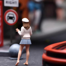 Load image into Gallery viewer, 1:24 Painted Figure Model Miniature Resin Diorama  Sand Pretty Girl Lady Cute
