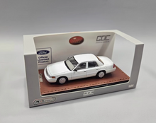 Load image into Gallery viewer, GOC 1:64 White Crown Victoria EN114 Street Package Model Diecast Metal Car New
