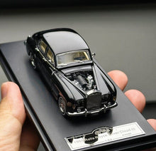 Load image into Gallery viewer, GFCC 1:64 Black 1955 Silver Cloud I Classic Vintage Model Diecast Metal Car

