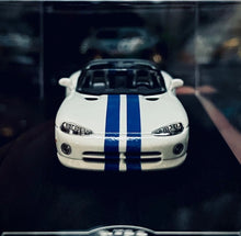 Load image into Gallery viewer, GFCC 1:64 White 1993 Viper Roadster Convertible Sport Model Diecast Metal Car
