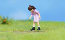 Load image into Gallery viewer, 1:64 Painted Figure Model Miniature Resin Diorama Sand Pet Walk Cat Kitten Toy
