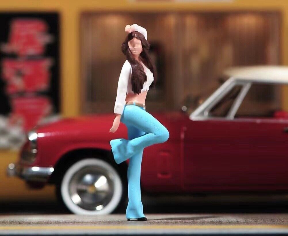 1:64 Painted Figure Model Miniature Resin Diorama Sand Beauty Standing Lady Toy Collection