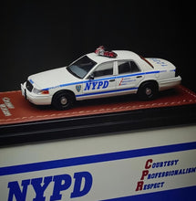 Load image into Gallery viewer, GOC 1:64 HEC White Crown Victoria CV US Police Model Diecast Metal Car New Collection
