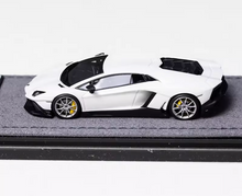 Load image into Gallery viewer, Halo 1:64 White Aventador LP720-4 Sports Model Diecast Resin Car New Collection
