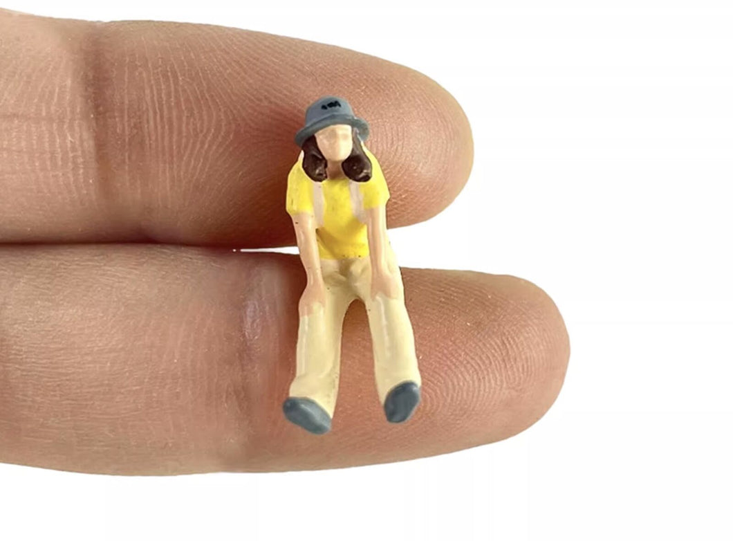 1:64 Painted Figure Model Miniature Resin Diorama Sand Camping Outdoor Hiking B