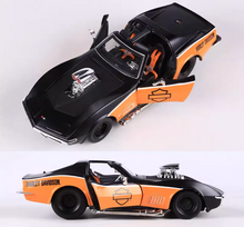 Load image into Gallery viewer, Maisto 1:24 Black 1970 Corvette Convertible Sports Model Diecast Metal Car New Collection
