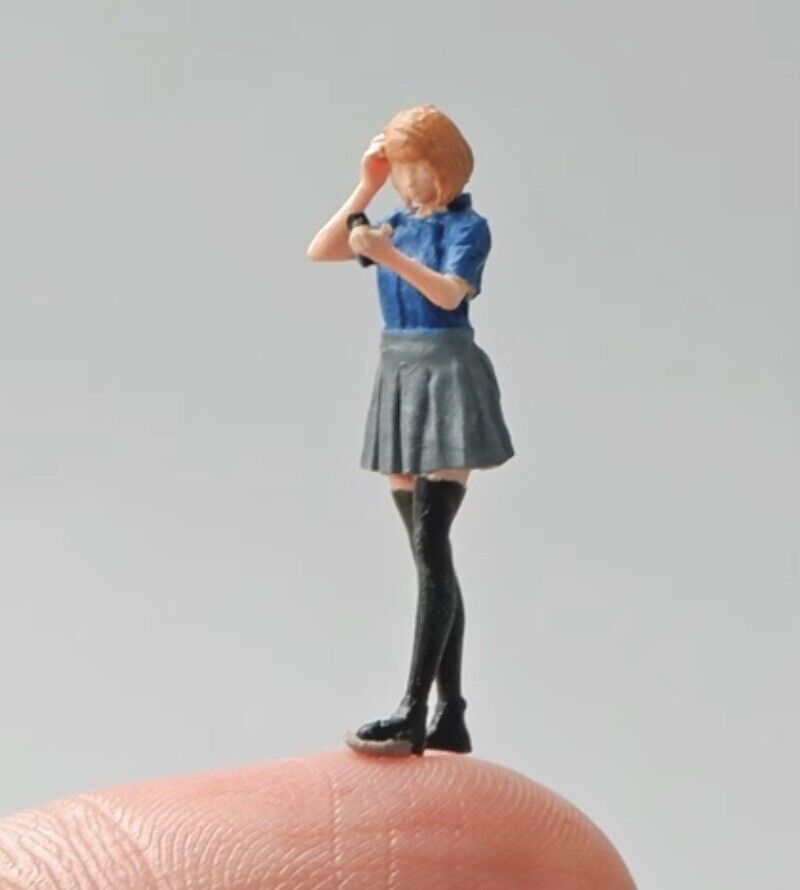 1:64 Painted Figure Mini Model Miniature Resin Diorama Sand Uniform Girl Lady New