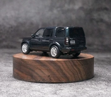 Load image into Gallery viewer, WHELART 1:64 2014 Green Discovery 4 ORV SUV Model Diecast Metal Car New Collection
