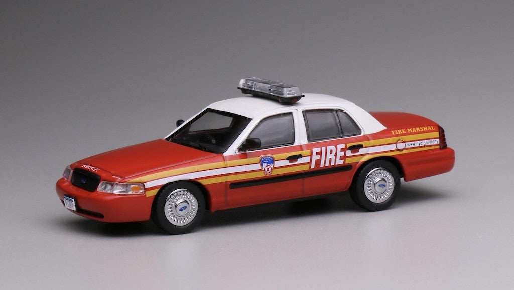 1:64 596 Red NYFD Fire Crown Victoria CV EN114 Model Diecast Metal Car New Collection