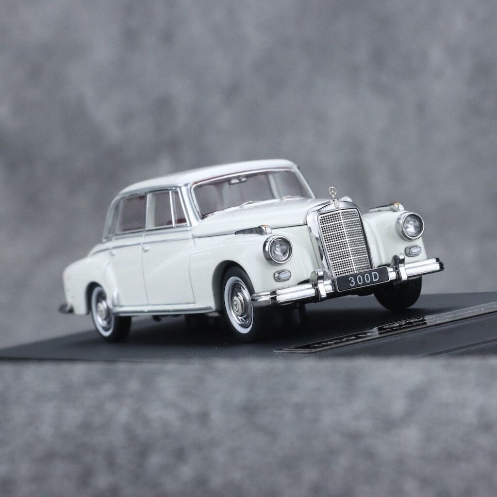 GFCC 1:64 White 1959 300D Classic Vintage Sports Model Diecast Metal Car BN