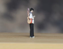 Load image into Gallery viewer, 1:64 Painted Figure Model Miniature Resin Diorama Sand Man Boy With Guitar Sing
