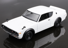 Load image into Gallery viewer, Maisto 1:24 JDM White 1973 Skyline 2000 GTR Sport Model Toy Diecast Metal Car
