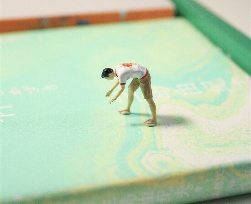 1:64 Painted Figure Model Miniature Resin Diorama Sand Outdoor Picnic Camping