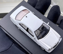 Load image into Gallery viewer, Maxwell 1:64 White E320 W210 Classic Sedan Sports Model Diecast Metal Car New Collection
