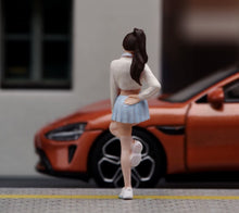 Load image into Gallery viewer, 1:24 Painted Figure Model Miniature Resin Diorama Sand  Headset Pretty Girl
