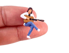 Load image into Gallery viewer, 1:64 Painted Figure Model Miniature Resin Diorama Sand Guitar Man Passersby Toy
