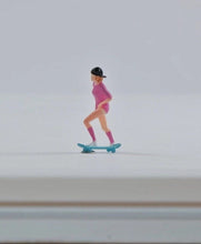 Load image into Gallery viewer, 1:64 Painted Figure Mini Model Miniature Resin Diorama Sand Skate Board Girl
