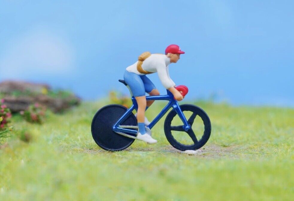 1:64 Painted Figure Model Miniature Resin Diorama Sand Riding Bicycle Bike Toy Collection