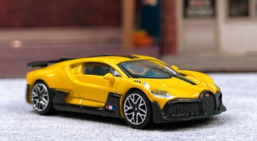 JKM 1:64 Yellow Bugatti Divo Racing Sports Model Toy Diecast Metal Car BN