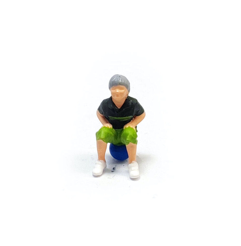 1:64 Painted Figure Mini Model Miniature Resin Diorama Boy Sitting on the Ball