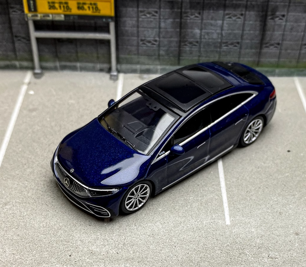 MINIGT 1:64 Blue EQS 580 4MATIC EV Sports Model Diecast Metal Car