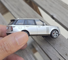 Load image into Gallery viewer, Masdi 1:64 2020 Silver Range Rover SUV ORV Sports Model Diecast Metal Car New Collection
