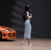 Load image into Gallery viewer, 1:24 Painted Figure Model Miniature Resin Diorama Blue Long Dress Lady Woman
