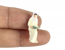 Load image into Gallery viewer, 1:64 Painted Figure Model Miniature Resin Diorama Sand Arabs Robe Man Lady Toy
