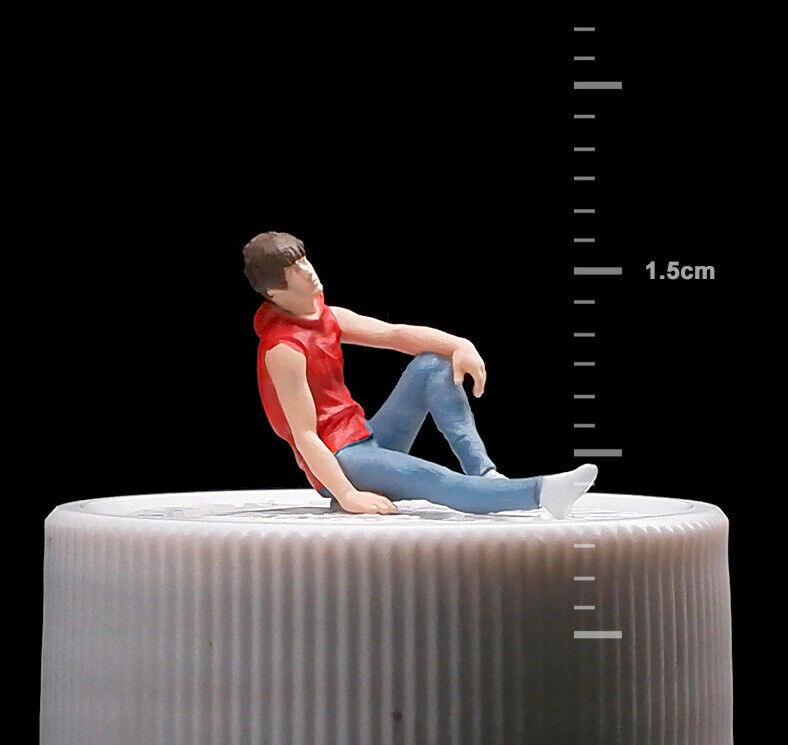1:64 Painted Figure Mini Model Miniature Resin Diorama Sand Lying Couple Relaxe New Scene