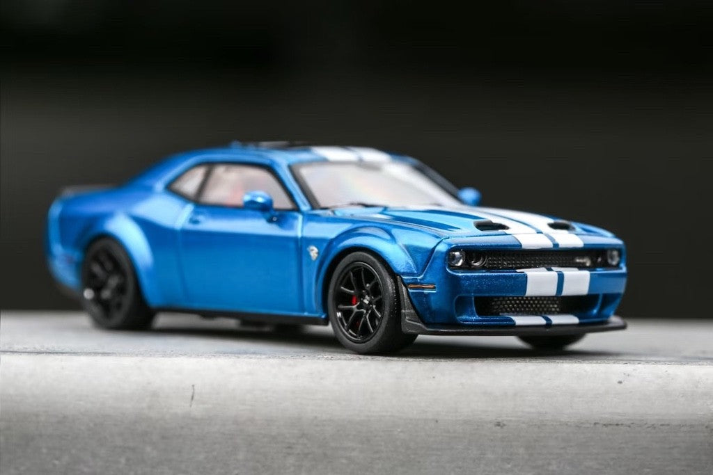 SH 1:64 Blue Stripe Challenger SRT Muscle Hellcat Model Diecast Metal Car New Collection