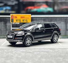 Load image into Gallery viewer, Masdi 1:64 2008 Black Q7 FSI Quattro SUV Sports Model Diecast Metal Car BN
