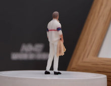 Load image into Gallery viewer, 1:64 Painted Figure Model Miniature Resin Diorama Toy Sand Casual Man Standing
