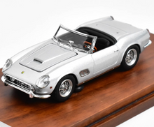 Load image into Gallery viewer, YM 1:64 250 GT California Spyder SWB Racing Sports Model Diecast Resin Car New Collection
