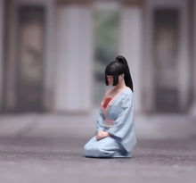Load image into Gallery viewer, 1:64 Painted Figure Model Miniature Resin Sand Diorama Japanese Woman Kimono New
