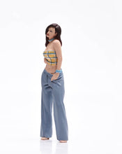 Load image into Gallery viewer, 1:24 Painted Figure Model Miniature Resin Diorama Trendy Woman Denim Sexy Lady
