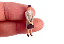 Load image into Gallery viewer, 1:64 Painted Figure Model Miniature Resin Diorama Sand Old Woman Cleaning Worker
