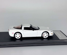 Load image into Gallery viewer, FW 1:64 White C5 Coupe Sports Model Diecast Metal Car New Collection
