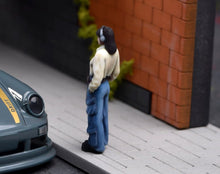 Load image into Gallery viewer, 1:64 Painted Figure Model Miniature Resin Diorama Toy Sand Headset Cool Girl

