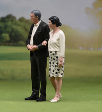Load image into Gallery viewer, 1:24 Painted Figure Model Miniature Resin Diorama Sand Aged Couple Husband Wife

