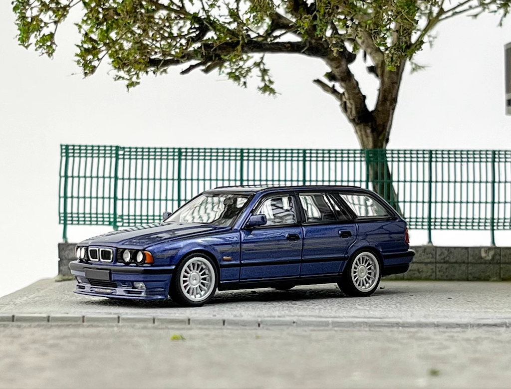Mortal 1:64 HEC Blue E34 ALPINA B10 TOURING Sports Model Diecast Metal Car BN